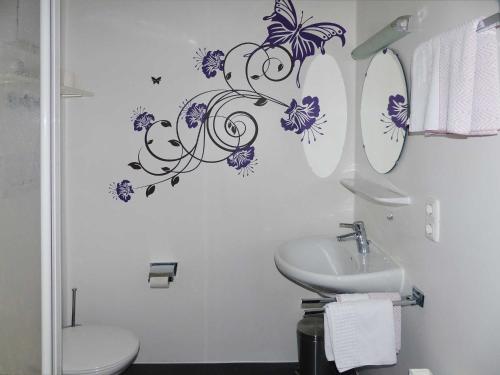 Bathroom, Cafe Pension Krems in Waischenfeld Bathroom, Cafe Pension Krems in Waischenfeld