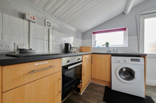 kuhinja, Detached 3 Bed House Ideal for Long Stays & Pets in Mold kuhinja, Detached 3 Bed House Ideal for Long Stays & Pets in Mold