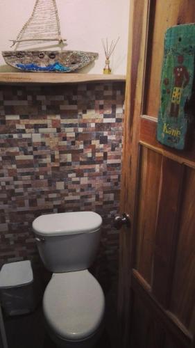 Salle de bain, Tiki Lodge Bar & Restaurant in Santa Catalina Salle de bain, Tiki Lodge Bar & Restaurant in Santa Catalina