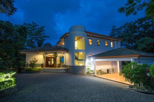 Entrance, Casa Anjali by Sandglass in Quepos Entrance, Casa Anjali by Sandglass in Quepos