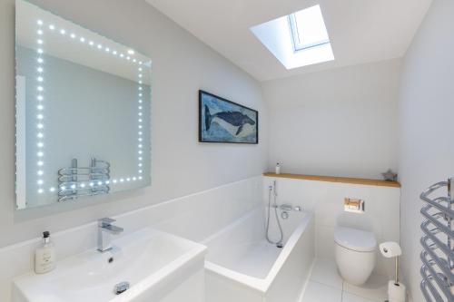 Bathroom, Greenmyre Farmhouse near Kirriemuir in Angus in Bridgend of Lintrathen Bathroom, Greenmyre Farmhouse near Kirriemuir in Angus in Bridgend of Lintrathen