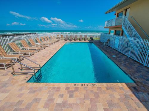Swimming pool, Ocean Beach Club in New Smyrna Beach (FL) Swimming pool, Ocean Beach Club in New Smyrna Beach (FL)