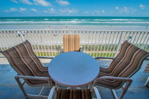 Ocean Beach Club in New Smyrna Beach (FL) Ocean Beach Club in New Smyrna Beach (FL)