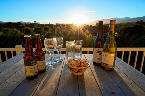 Balcony/terrace, Kakatu Retreat Bed & Breakfast in Kaikoura Balcony/terrace, Kakatu Retreat Bed & Breakfast in Kaikoura