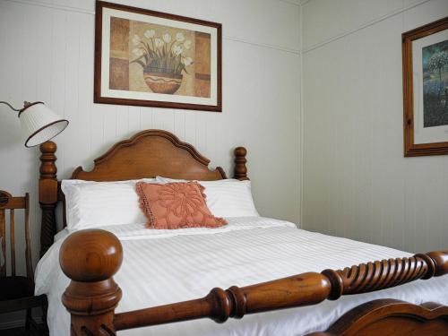 Six Oaks Cottage in Mulgoa Six Oaks Cottage in Mulgoa
