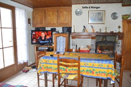 المرافق, Maison de charme à Ferrières-Saint-Mary avec vue montagne (Maison de charme a Ferrieres-Saint-Mary avec vue montagne) in Massiac المرافق, Maison de charme à Ferrières-Saint-Mary avec vue montagne (Maison de charme a Ferrieres-Saint-Mary avec vue montagne) in Massiac