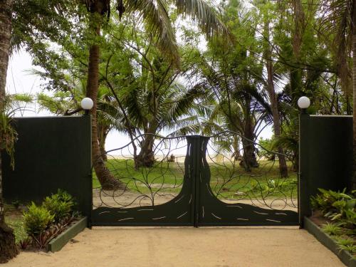 Entrance, Comfortable Studio with Sea View in Foulpointe - 30 m² in Foulpointe Entrance, Comfortable Studio with Sea View in Foulpointe - 30 m² in Foulpointe