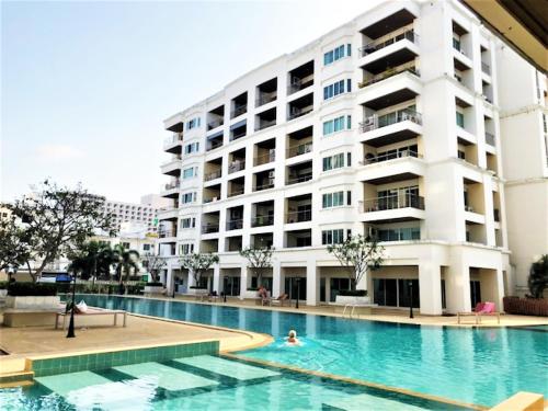 Exterior view, Platinum Suites studio condo Jomtien in Thep Prasit Exterior view, Platinum Suites studio condo Jomtien in Thep Prasit