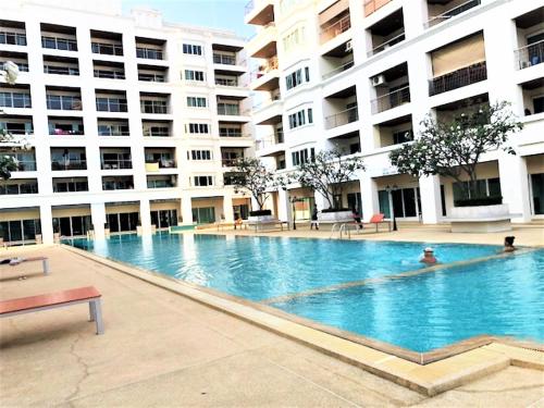 Swimming pool, Platinum Suites studio condo Jomtien in Thep Prasit Swimming pool, Platinum Suites studio condo Jomtien in Thep Prasit