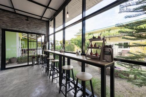 Restaurant, บ้านสวนวารินทร์ รีสอร์ท near Farm Chokchai Restaurant, บ้านสวนวารินทร์ รีสอร์ท near Farm Chokchai