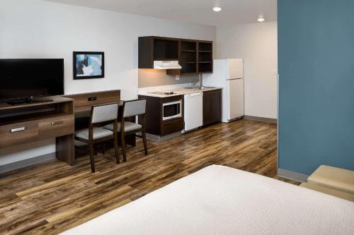 Facilities, Woodspring Suites Houston IAH Airport in Humble Facilities, Woodspring Suites Houston IAH Airport in Humble