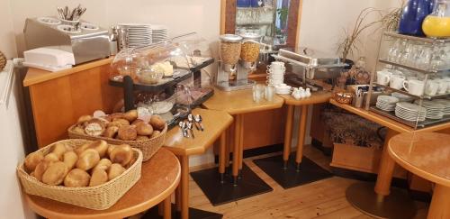 Food and beverages, Cafe-Konditorei-Pension Sander in Niederfell Food and beverages, Cafe-Konditorei-Pension Sander in Niederfell