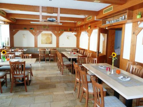 Restaurant, Gasthof zum Brunnen in Mornsheim Restaurant, Gasthof zum Brunnen in Mornsheim