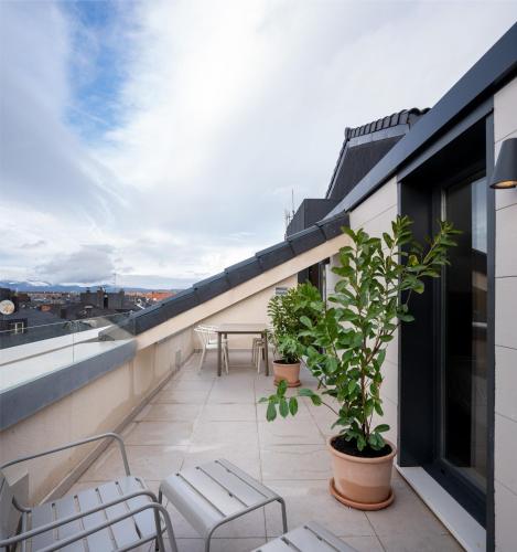 Балкон, Libere Vitoria in Віторія Балкон, Libere Vitoria in Віторія