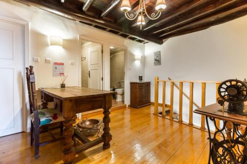 Instalaciones, Casa Mont'Santo in Monsanto Instalaciones, Casa Mont'Santo in Monsanto