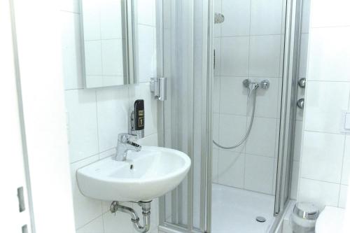 Baño, bestprice Hotel Aachen Hauptbahnhof in Aachen Baño, bestprice Hotel Aachen Hauptbahnhof in Aachen