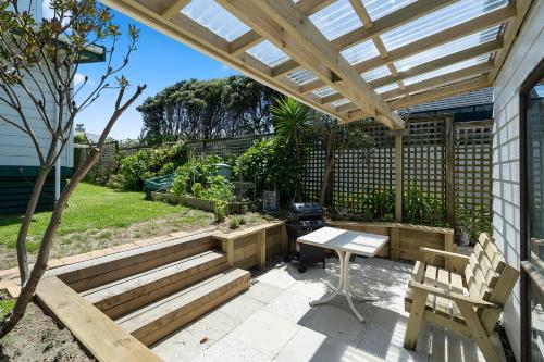 Shower, Searenity - Waikanae Beach Holiday Home in Waikanae Shower, Searenity - Waikanae Beach Holiday Home in Waikanae