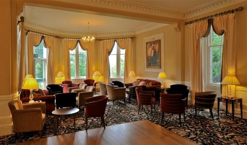 Pub/Lounge, Ben Wyvis Hotel in Strathpeffer Pub/Lounge, Ben Wyvis Hotel in Strathpeffer