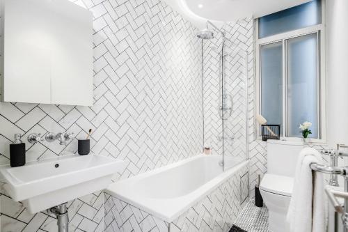Bathroom, Kula London - Fitzrovia Newman St in Bloomsbury Bathroom, Kula London - Fitzrovia Newman St in Bloomsbury