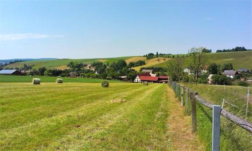 Exterior view, 2 bedrooms appartement with shared pool garden and wifi at Obernaundorf 7 km away from the beach in Rabenau Exterior view, 2 bedrooms appartement with shared pool garden and wifi at Obernaundorf 7 km away from the beach in Rabenau