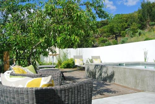 Балкон, Picturesque Villa in Santo António das Areias with Private Pool (Picturesque Villa in Santo Antonio das Areias with Private Pool) in Марван Балкон, Picturesque Villa in Santo António das Areias with Private Pool (Picturesque Villa in Santo Antonio das Areias with Private Pool) in Марван