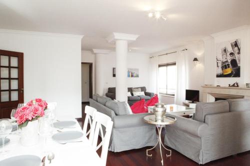 Közös társalgó / TV, Cascais Guia’s Gorgeous & Spacious Apartment in Bairro do Rosario Közös társalgó / TV, Cascais Guia’s Gorgeous & Spacious Apartment in Bairro do Rosario