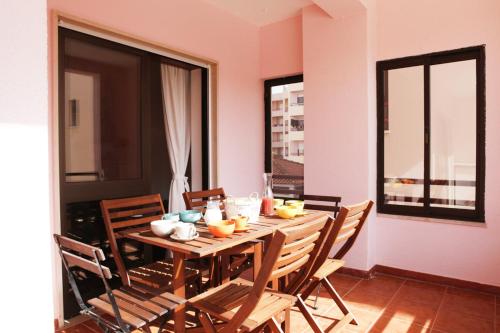 Erkély/terasz, Cascais Guia’s Gorgeous & Spacious Apartment in Bairro do Rosario Erkély/terasz, Cascais Guia’s Gorgeous & Spacious Apartment in Bairro do Rosario