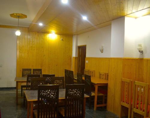 Restaurant, Countryside Himalayan Resort, Manali in Bharhka Restaurant, Countryside Himalayan Resort, Manali in Bharhka
