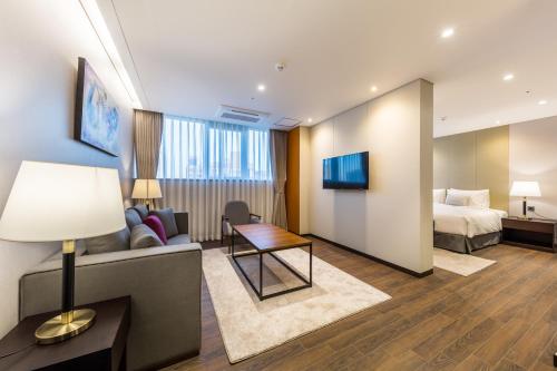 Howard Johnson by Wyndham Incheon Airport (Korea Quality) in Incheon Howard Johnson by Wyndham Incheon Airport (Korea Quality) in Incheon