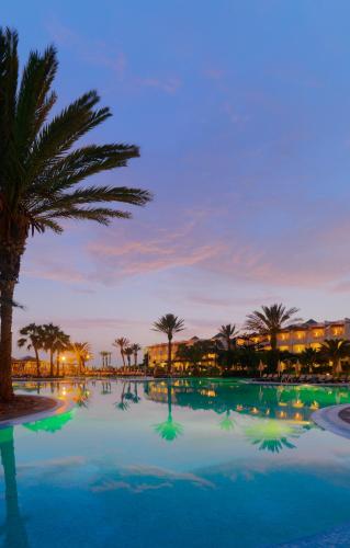 Swimming pool, Iberostar Waves Founty Beach -All Inclusive in Haut Founty Swimming pool, Iberostar Waves Founty Beach -All Inclusive in Haut Founty