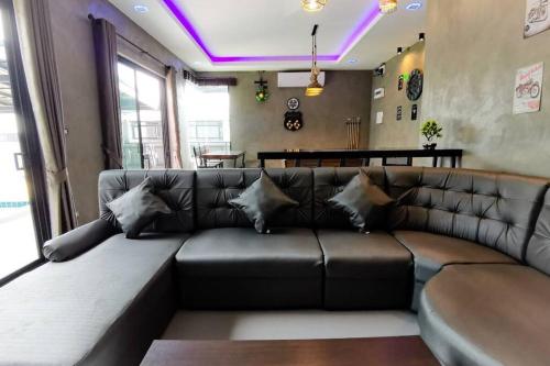 Lounge in Loft HuaHin Pool Villa บ้านพักในหัวหิน near Lub Lae Cave Lounge in Loft HuaHin Pool Villa บ้านพักในหัวหิน near Lub Lae Cave