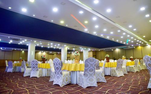 Banquet hall, Hotel Blue Sky in Kurunegala Banquet hall, Hotel Blue Sky in Kurunegala