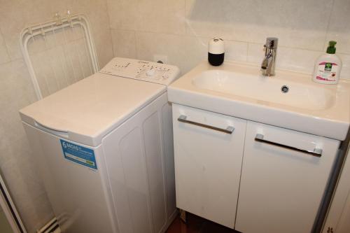 Bathroom, Saclay - Green and premium flat close Paris - WIFI & NETFLIX in Saclay Bathroom, Saclay - Green and premium flat close Paris - WIFI & NETFLIX in Saclay