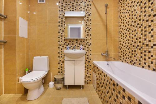 Bathroom, КВАРТИРНОЕ БЮРО 1-комнатные апартаменты на 40 лет Победы 3 in Togliatti Bathroom, КВАРТИРНОЕ БЮРО 1-комнатные апартаменты на 40 лет Победы 3 in Togliatti