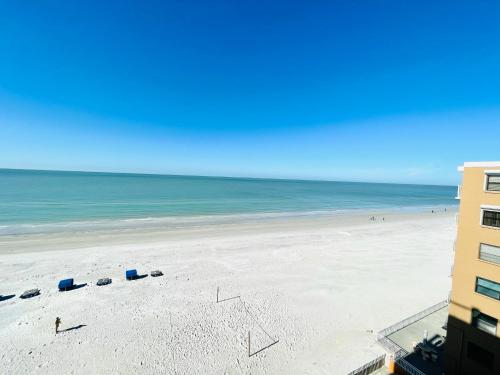 Beach, Holiday Villas III in Indian Shores (FL) Beach, Holiday Villas III in Indian Shores (FL)