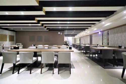 Restaurant, J Hotel in Sanmin District Restaurant, J Hotel in Sanmin District