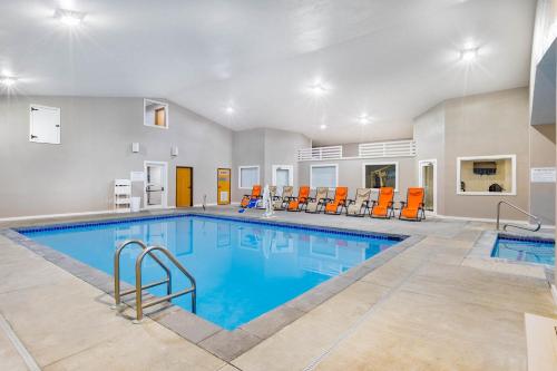 Бассейн , AmericInn by Wyndham Pella in Пелла (Айова ) Бассейн , AmericInn by Wyndham Pella in Пелла (Айова )