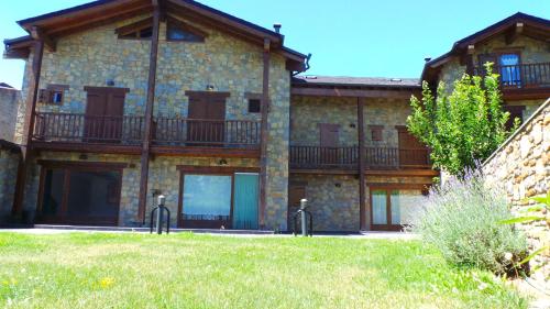 Vista exterior, 4 bedrooms house with enclosed garden and wifi at Bellver de Cerdanya in Bellver de Cerdanya Vista exterior, 4 bedrooms house with enclosed garden and wifi at Bellver de Cerdanya in Bellver de Cerdanya