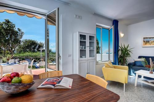 شرفة/ تراس, Gocce Di Capri - Hotel & Serviced Residence in ماسا لوبرينس شرفة/ تراس, Gocce Di Capri - Hotel & Serviced Residence in ماسا لوبرينس