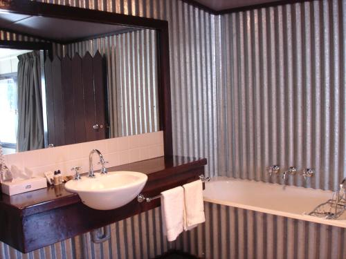 Bathroom, Black Sheep Inn in Borenore Bathroom, Black Sheep Inn in Borenore