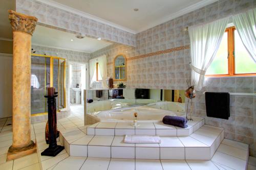 Bilik Mandi, Waterfront Lodge in Kanonkop Bilik Mandi, Waterfront Lodge in Kanonkop