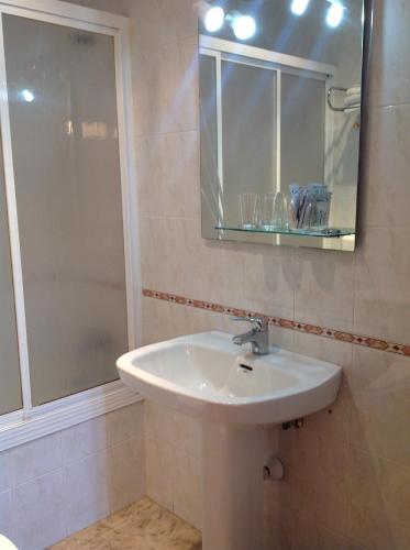 Fürdőszoba, Hostal Julio in Trujillo Fürdőszoba, Hostal Julio in Trujillo