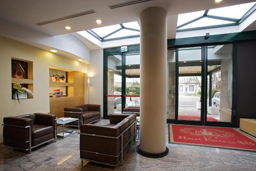 Vestíbulo, Hotel Forte del 48 in San Dona di Piave Vestíbulo, Hotel Forte del 48 in San Dona di Piave