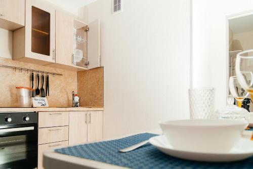 Kitchen, КВАРТИРНОЕ БЮРО Однокомнатные апартаменты на Ленинградскои 68 in Togliatti Kitchen, КВАРТИРНОЕ БЮРО Однокомнатные апартаменты на Ленинградскои 68 in Togliatti