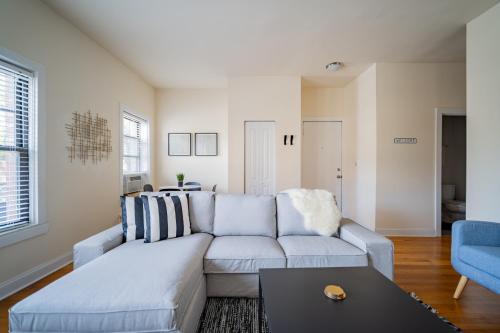 3-Bedroom Gem Apt with In-Unit Laundry - Lawndale 1 in Deerfield 3-Bedroom Gem Apt with In-Unit Laundry - Lawndale 1 in Deerfield