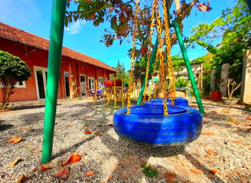 Playground, Cat Tien Backpackers Hostel in Nam Cat Tien Playground, Cat Tien Backpackers Hostel in Nam Cat Tien