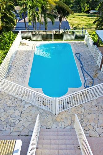 ทัศนียภาพ, Studio charmant a Sainte-Anne avec piscine partagee, 24 m² in แอนนี่ เซนเต้ ทัศนียภาพ, Studio charmant a Sainte-Anne avec piscine partagee, 24 m² in แอนนี่ เซนเต้