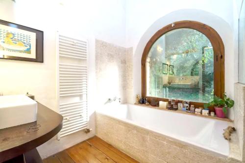 Bany, 3 bedrooms villa with private pool enclosed garden and wifi at Saus Camallera in Camallera Bany, 3 bedrooms villa with private pool enclosed garden and wifi at Saus Camallera in Camallera