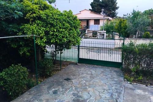 Charming Apartment in Dilesi with Private Garden, 60 m². in 딜레시 Charming Apartment in Dilesi with Private Garden, 60 m². in 딜레시