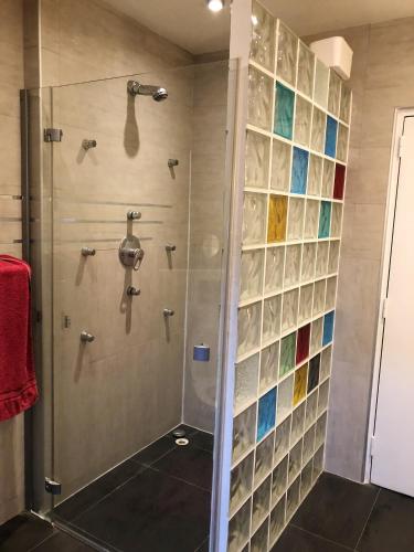 Shower, Appartement de 3 chambres avec jardin clos et wifi a Sannois in Sannois Shower, Appartement de 3 chambres avec jardin clos et wifi a Sannois in Sannois